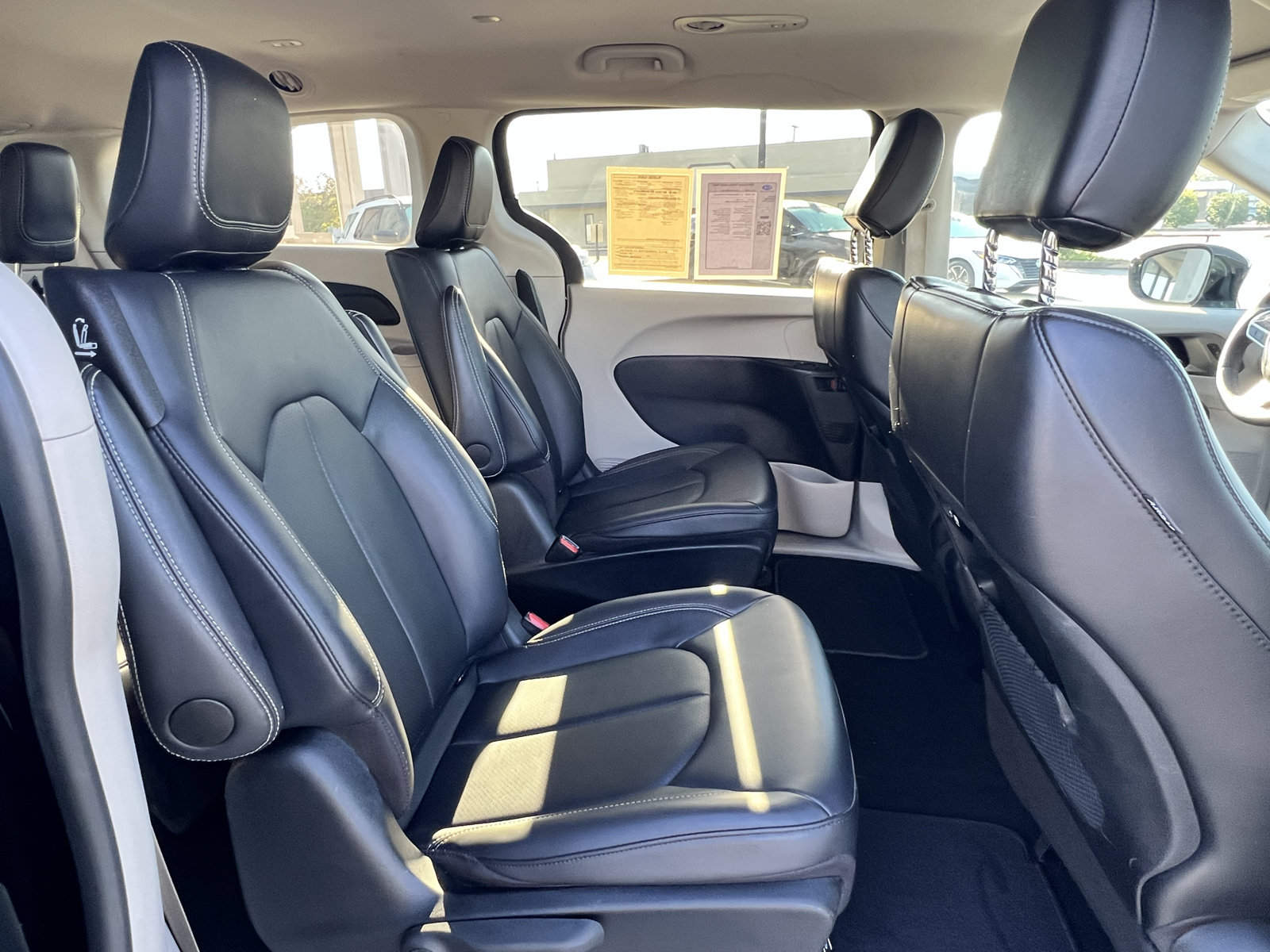 Used 2024 Chrysler Pacifica Limited FWD image 21