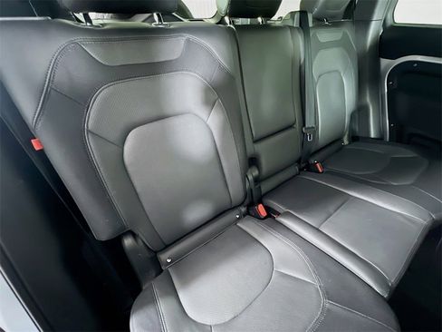 Used 2023 Land Rover Defender 110 X-Dynamic SE image 29