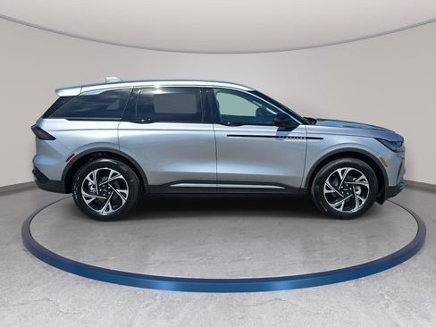 New 2026 Lincoln Nautilus Premier AWD/4WD image 4
