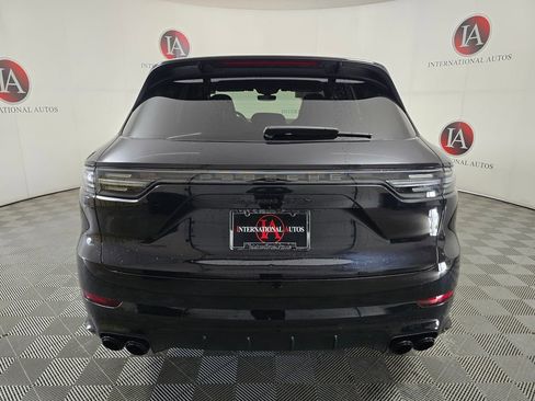 Used 2021 Porsche Cayenne GTS w/ Premium Package image 8