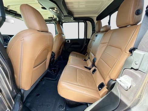 Used 2022 Jeep Gladiator Overland w/ Popular Equipment Package AWD/4WD image 20