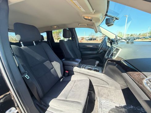 Used 2012 Jeep Grand Cherokee Laredo w/ Laredo E Group image 32