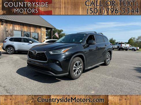 Used 2021 Toyota Highlander XLE FWD image 1