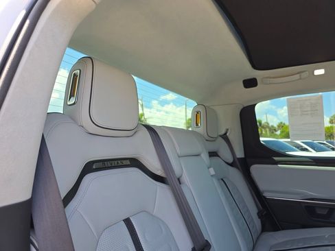 Used 2022 Rivian R1T Adventure AWD/4WD image 19