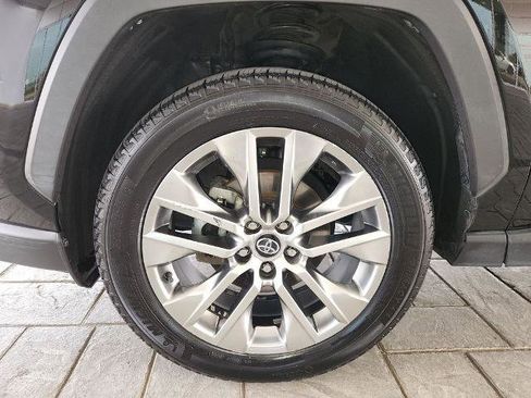Used 2021 Toyota RAV4 XLE Premium FWD image 30