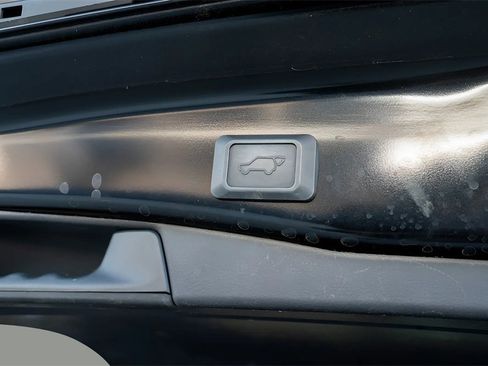 Used 2022 Toyota RAV4 XLE Premium image 7