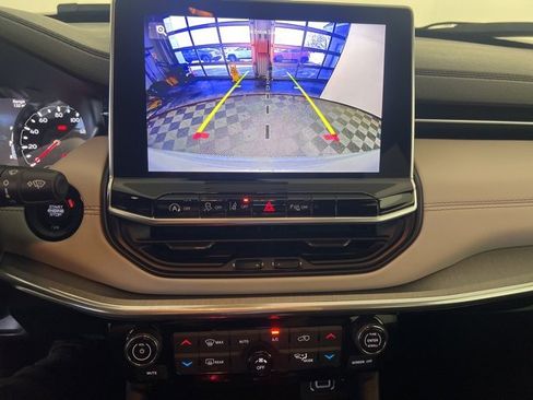 Certified 2023 Jeep Compass Limited image 24