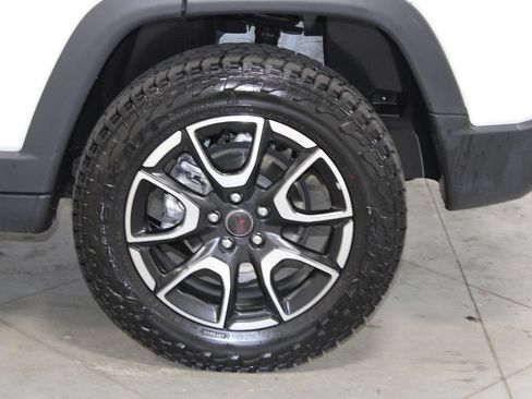 Used 2025 Jeep Compass Trailhawk w/ Trailer Tow Group AWD/4WD image 16