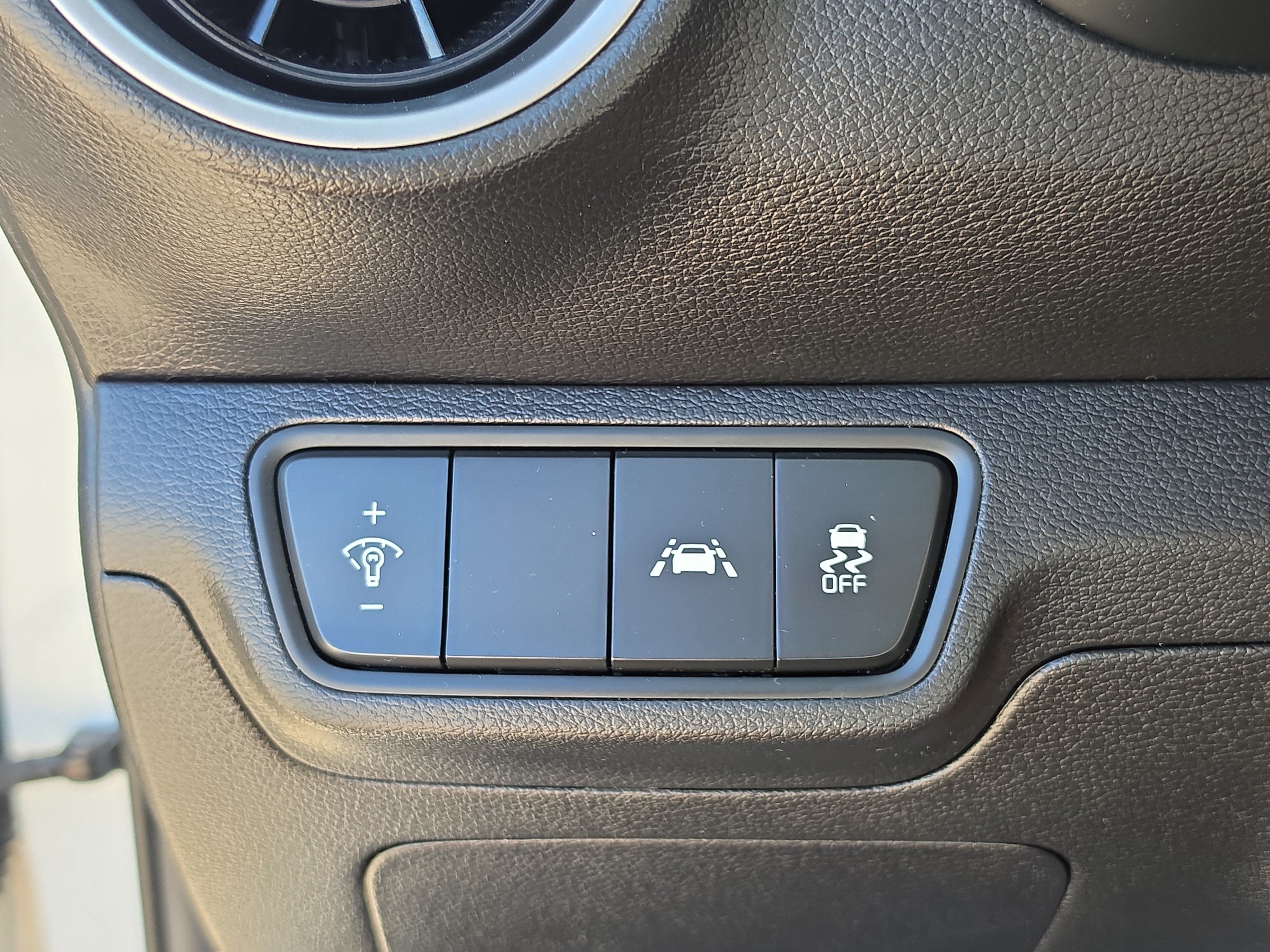 Used 2020 Kia Forte LXS FWD image 25