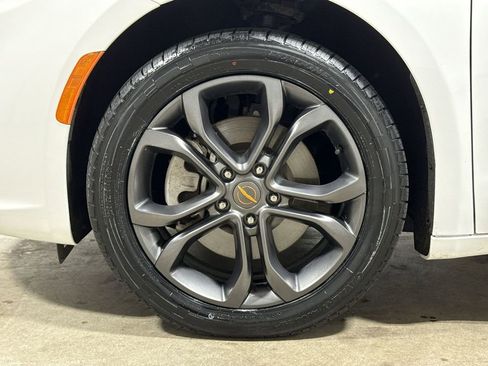 Used 2023 Chrysler Pacifica Touring-L w/ Uconnect Theater Family Group AWD/4WD image 29