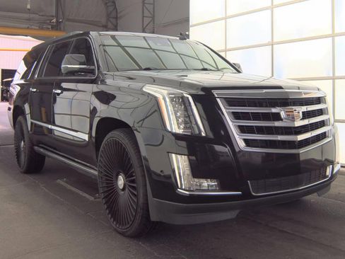 Used 2019 Cadillac Escalade ESV Premium Luxury AWD/4WD image 3