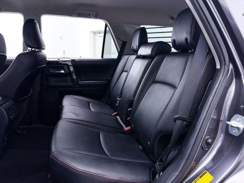 Used 2018 Toyota 4Runner TRD Off-Road Premium AWD/4WD image 30