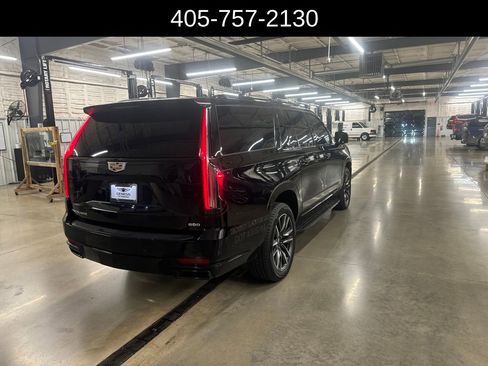 Used 2022 Cadillac Escalade ESV Sport image 3