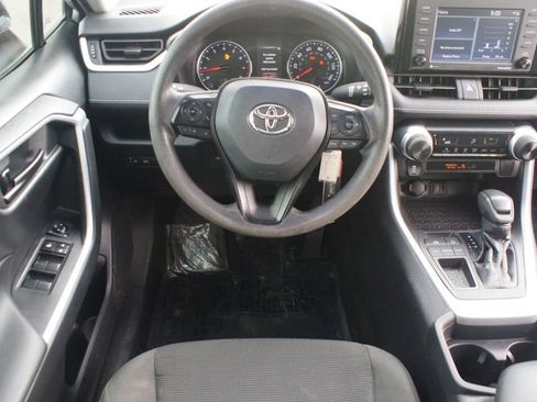 Used 2021 Toyota RAV4 LE FWD image 5