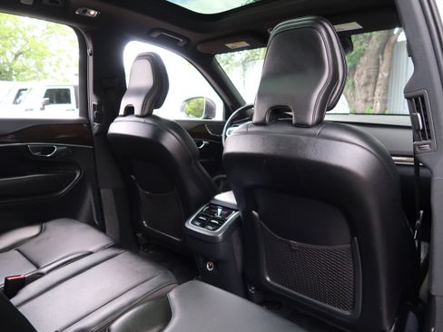 Used 2019 Volvo XC90 T5 Momentum w/ Protection Package Premier FWD image 33