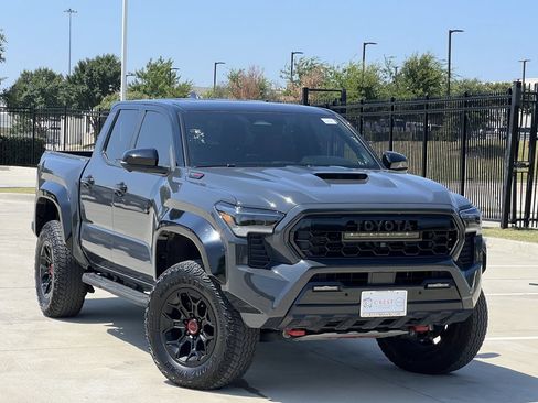 Used 2025 Toyota Tacoma TRD Pro AWD/4WD image 2