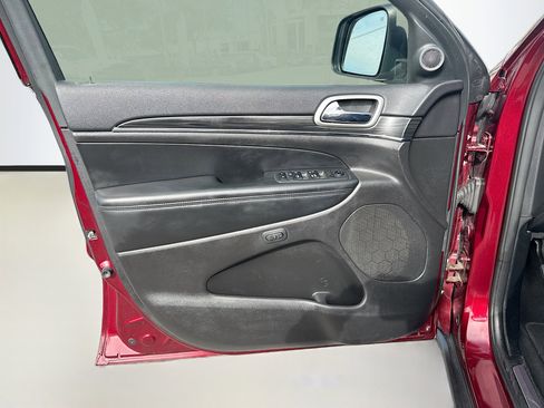 Used 2019 Jeep Grand Cherokee Limited image 21