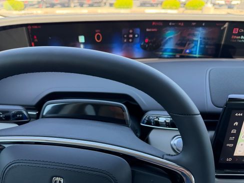 New 2026 Lincoln Nautilus Premier AWD/4WD image 23