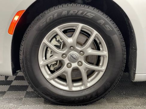 Used 2024 Chrysler Pacifica Touring-L FWD image 15