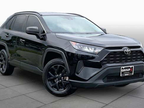 Used 2021 Toyota RAV4 LE image 3