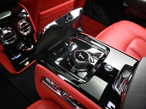 Certified 2019 Rolls-Royce Cullinan AWD/4WD image 28