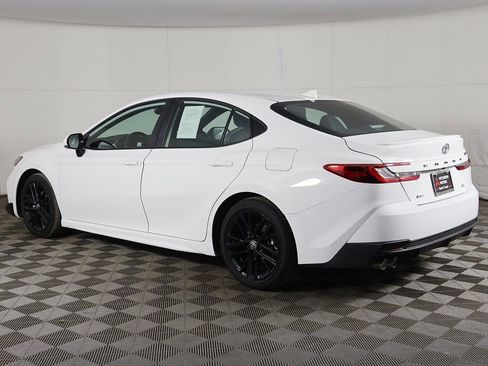 Used 2025 Toyota Camry SE FWD image 7