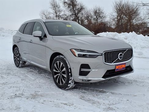 Used 2023 Volvo XC60 B5 Plus image 8