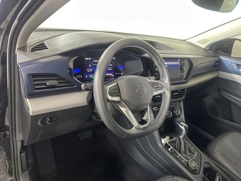 Used 2023 Volkswagen Taos SE w/ Panoramic Sunroof Package image 13