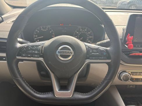 Used 2021 Nissan Altima 2.5 SV w/ SV Premium Package FWD image 17