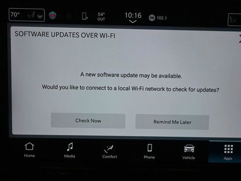 Used 2023 Chrysler Pacifica Touring-L image 32