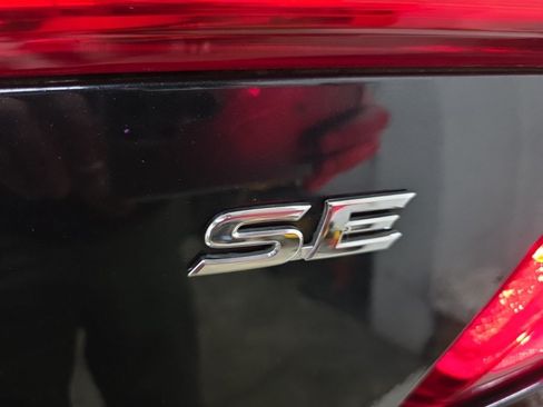 Used 2012 Toyota Camry SE FWD image 26