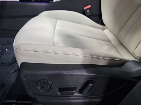 Used 2025 Audi Q5 Premium AWD/4WD image 31