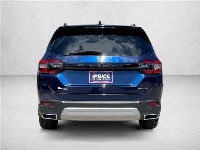 Used 2025 Honda Pilot Touring image 4