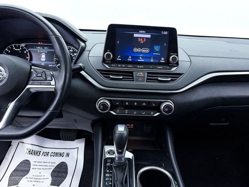 Used 2021 Nissan Altima 2.5 SV w/ SV Premium Package image 8