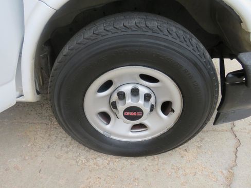 Used 2018 GMC Savana 2500 w/ Driver Convenience Package image 31