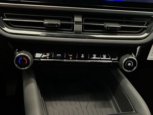 Certified 2024 Chevrolet Equinox EV RS image 28