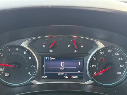 Used 2019 Chevrolet Equinox LT w/ Driver Convenience Package FWD image 9