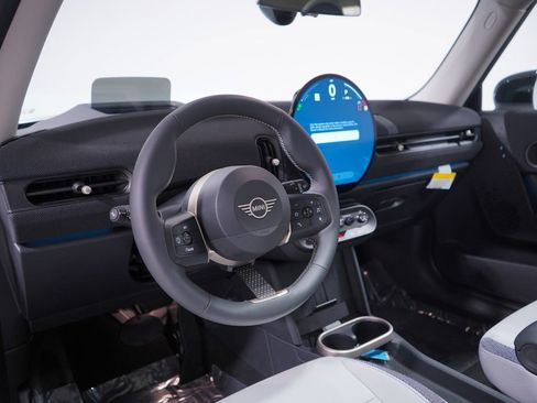 Used 2025 MINI Cooper 2-Door Hardtop image 6