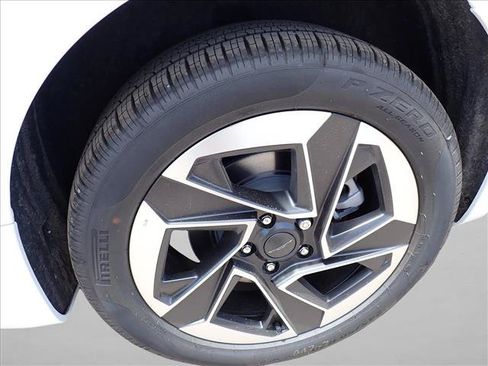 New 2027 Chrysler Pacifica Limited AWD/4WD image 7