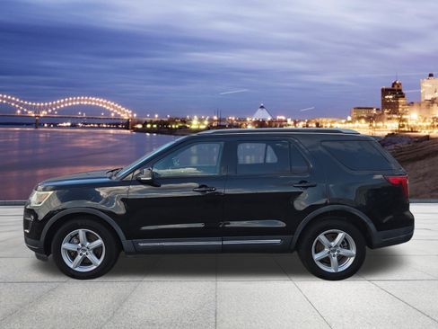 Used 2019 Ford Explorer XLT w/ Equipment Group 201A FWD image 2