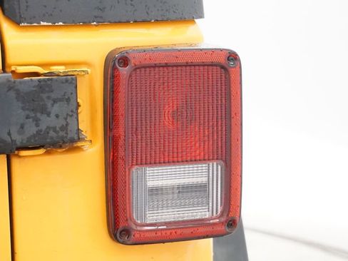 Used 2012 Jeep Wrangler Unlimited Sport image 18