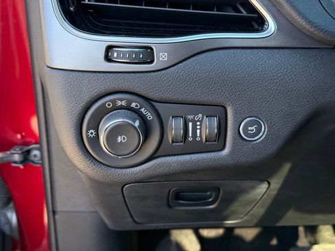 Used 2019 Jeep Cherokee Limited AWD/4WD image 18