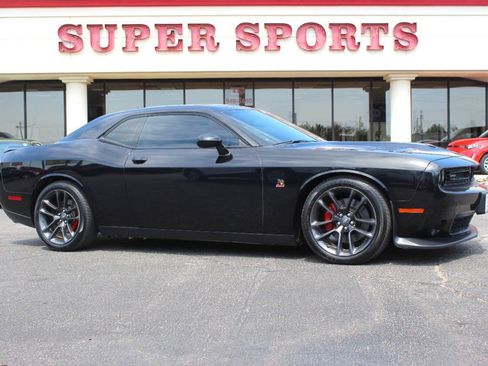 Used 2020 Dodge Challenger R/T Scat Pack RWD image 1