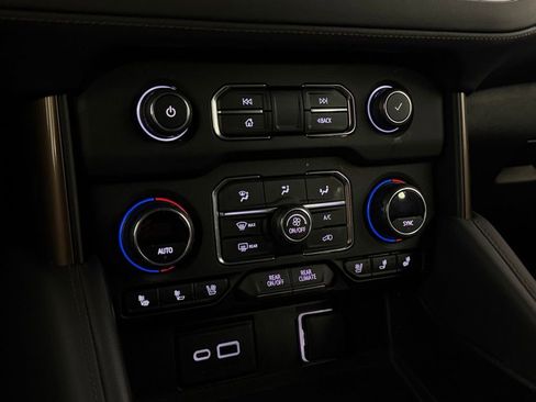 Used 2021 Chevrolet Tahoe High Country w/ Premium Package RWD image 16