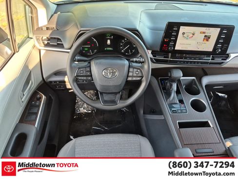 Used 2022 Toyota Sienna LE AWD/4WD image 30