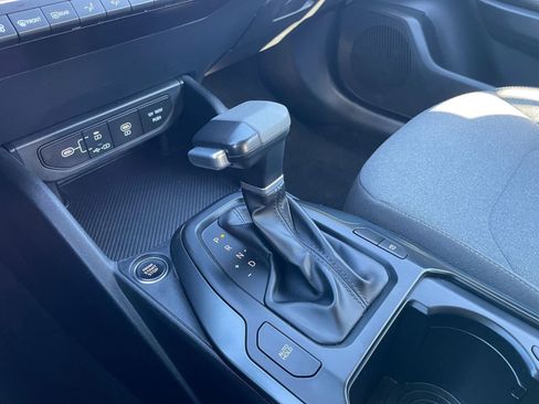 Used 2025 Kia K4 LXS image 40