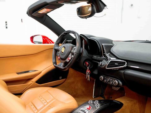 Used 2013 Ferrari 458 Spider RWD image 61