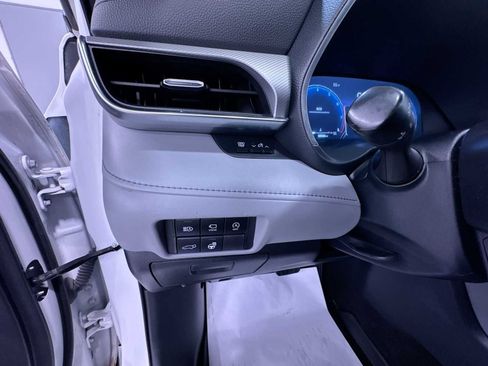 Used 2023 Toyota Highlander Platinum image 16