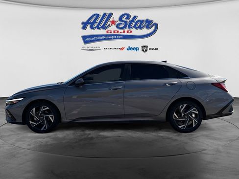Used 2024 Hyundai Elantra Limited FWD image 8