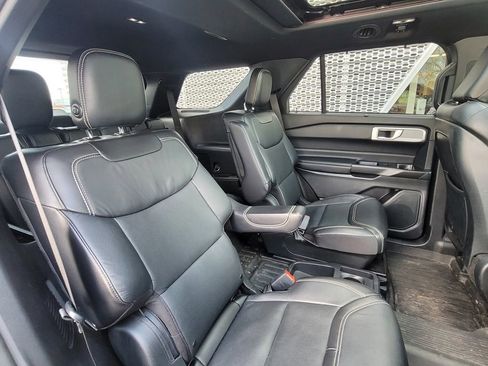 Used 2020 Ford Explorer ST w/ ST Street Pack image 15